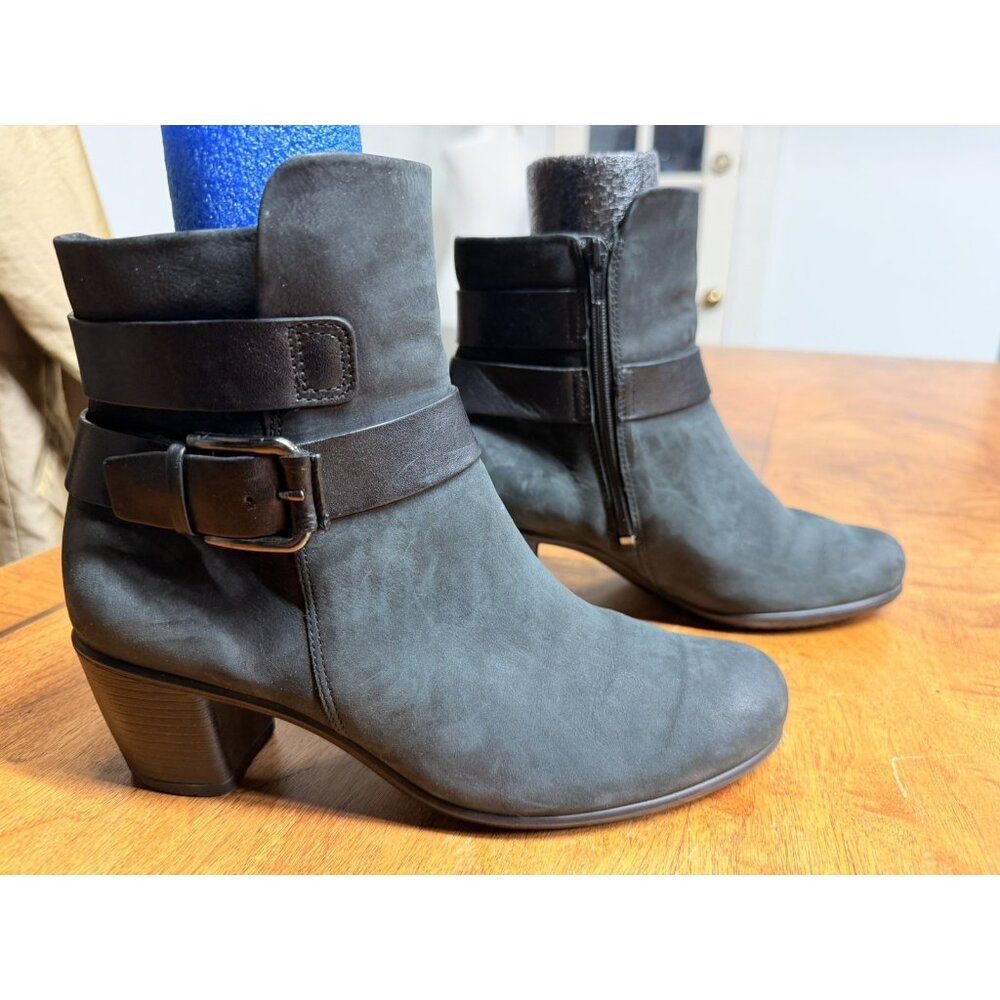 ECCO Women's size 40 US 9.5 Boots Black Leather heel‎ w/ Buckle & Zipper Ankle